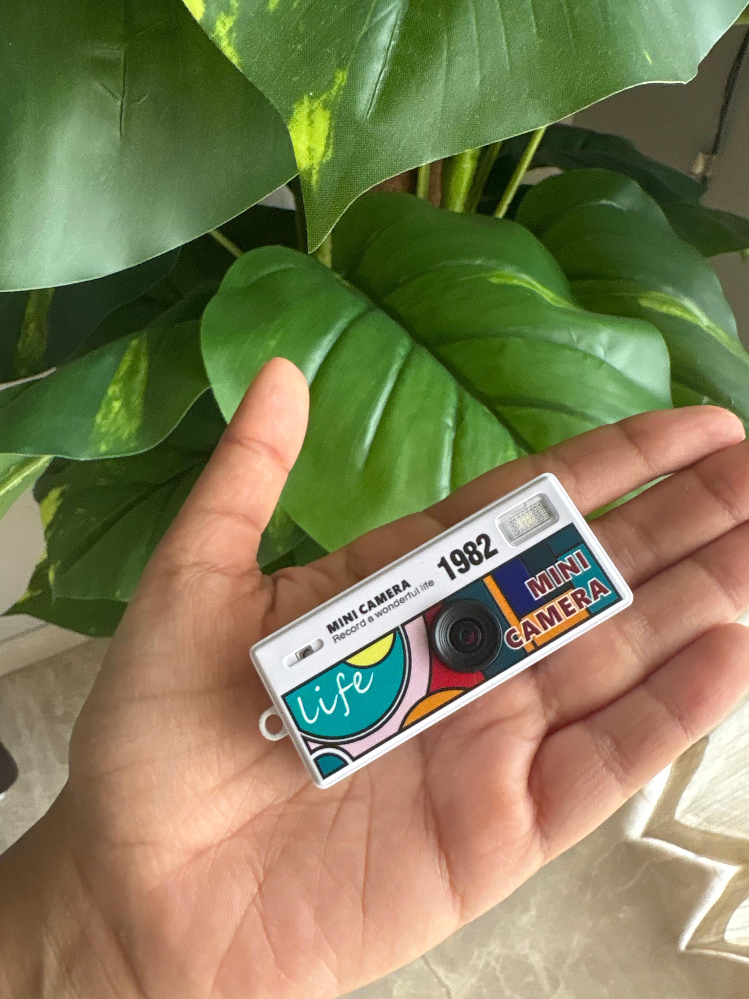 Retro Mini Camera With Flip Screen